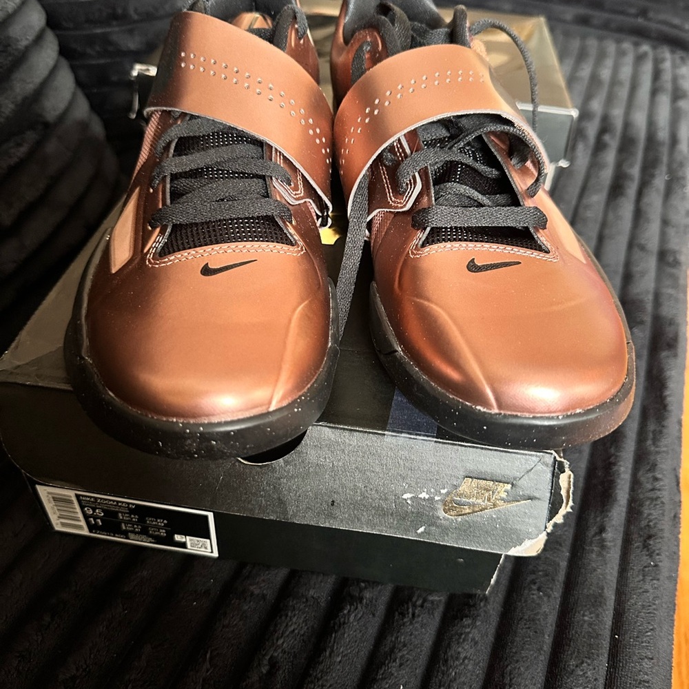 Nike Men's Bronze Athletic Shoes - size 9.5 -BRAND NEW